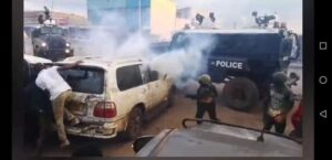 Police attacking Bobi Wine car
