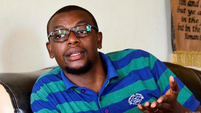 Kakwenza stops his lawyers from representing him in court