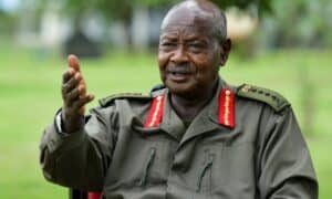  President Museveni urges public servants not to waste investors' time